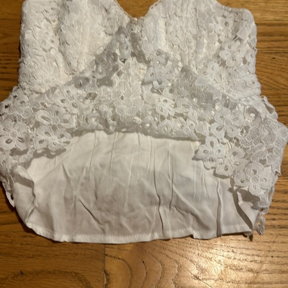Cute White Abercrombie & Fitch Top - Picture 3 of 5